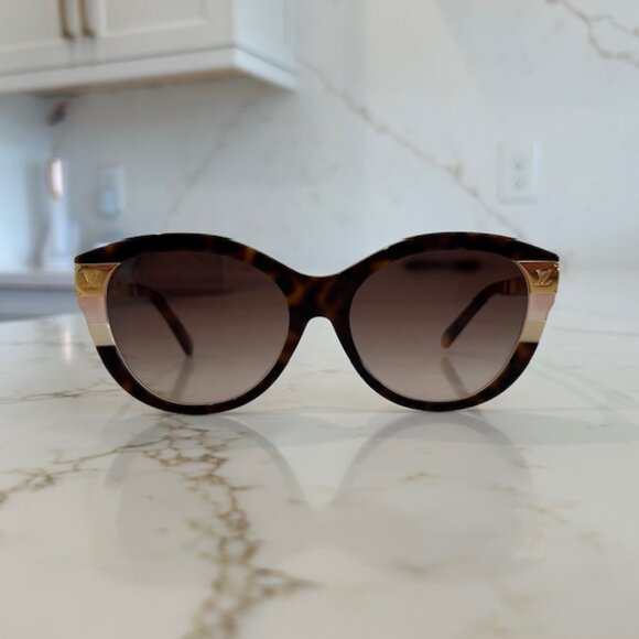 Louis Vuitton Petit Soupçon Cat Eye Sunglasses - Picture 1 of 6
